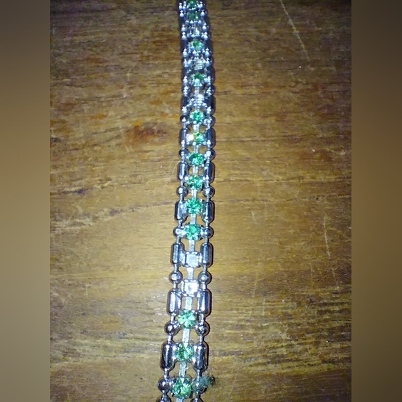 Two Sparkling Bracelets, Stretch & Clasp, Green & Clear Stones, Appear V… - Picture 7 of 10